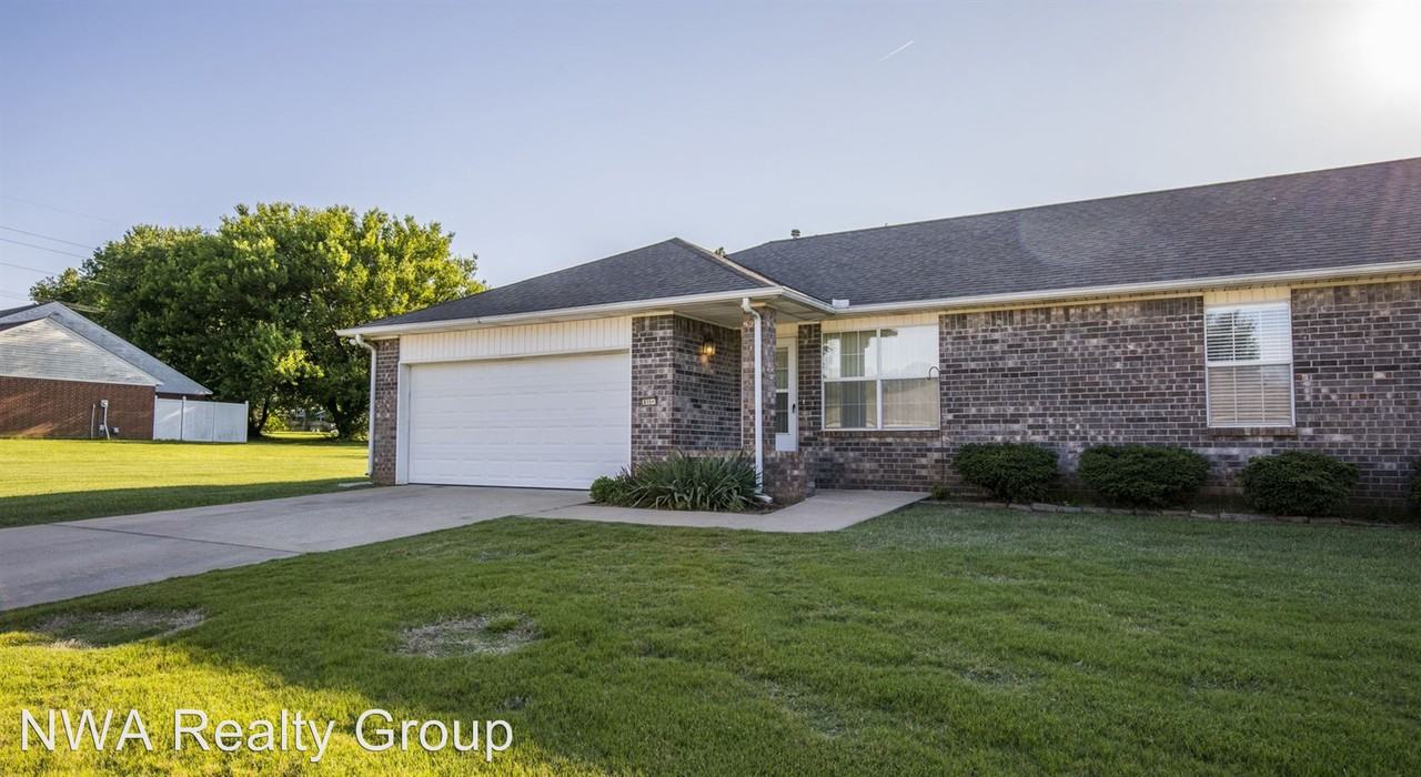 816 Kinkade Pl - Photo 2 of 21