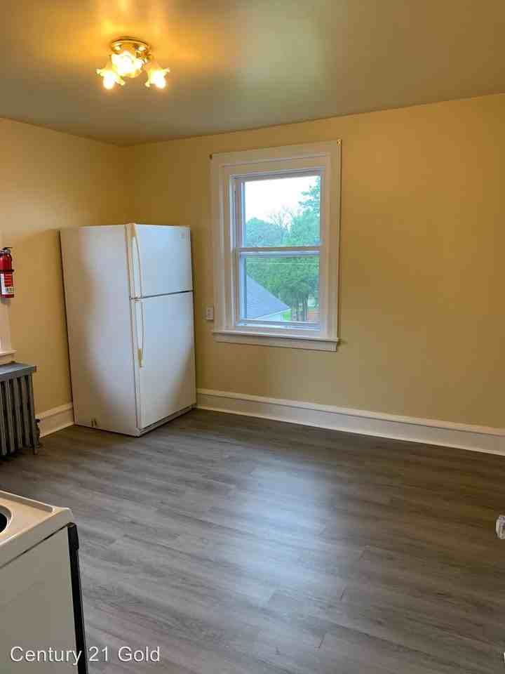 205 Pershing Blvd - Photo 2 of 8