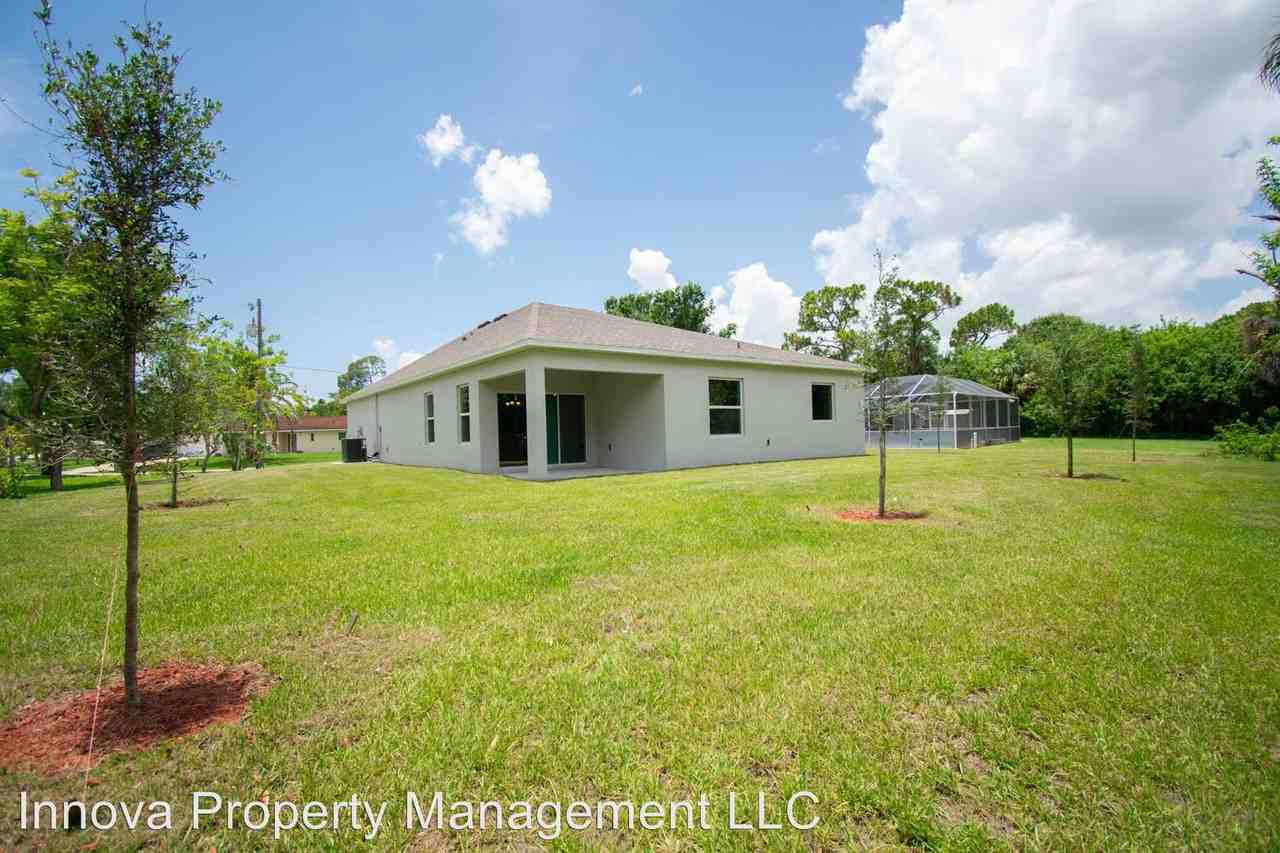 3215 Brooklyn Ave - Photo 3 of 33