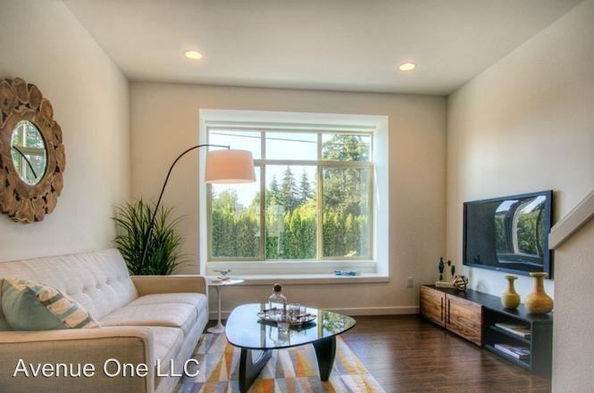 4067 NE 50th St - Photo 3 of 18