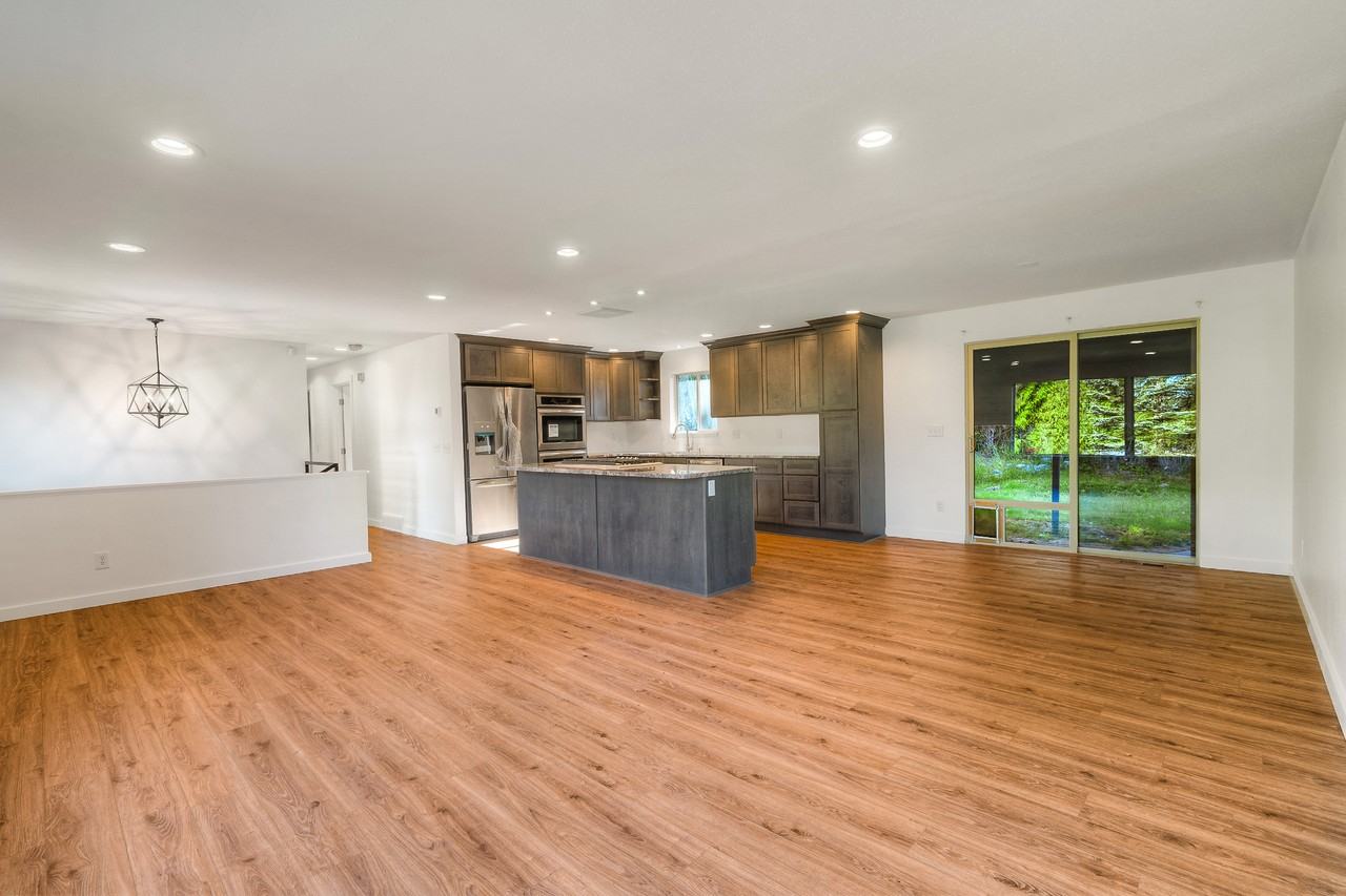 8702 Woodland Ave E - Photo 3 of 14