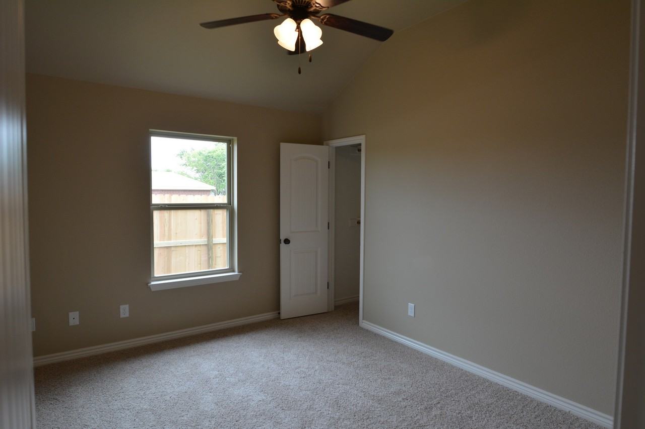 511 Paseo Del Plata - Photo 4 of 13