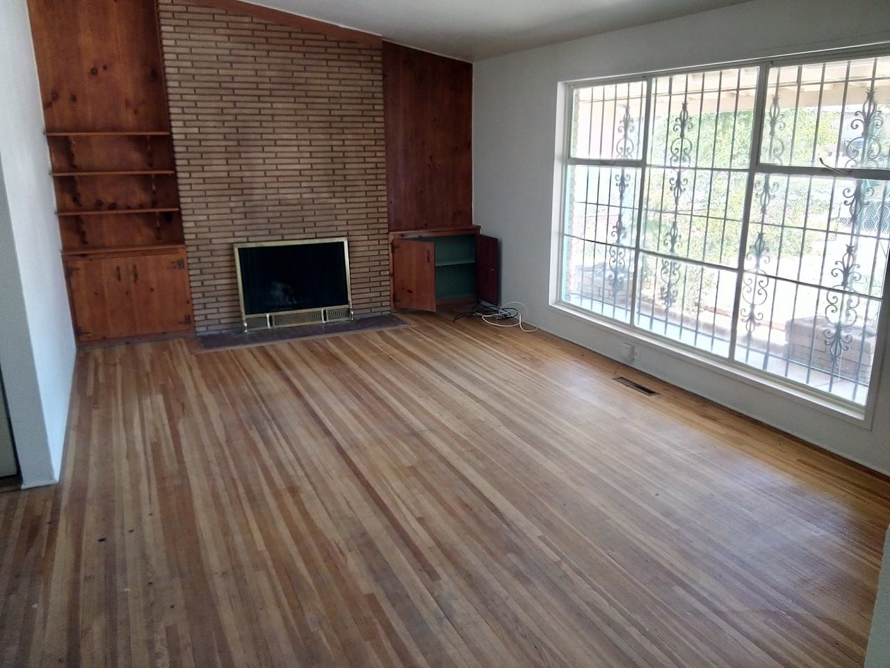 1105 Arizona St NE - Photo 3 of 19