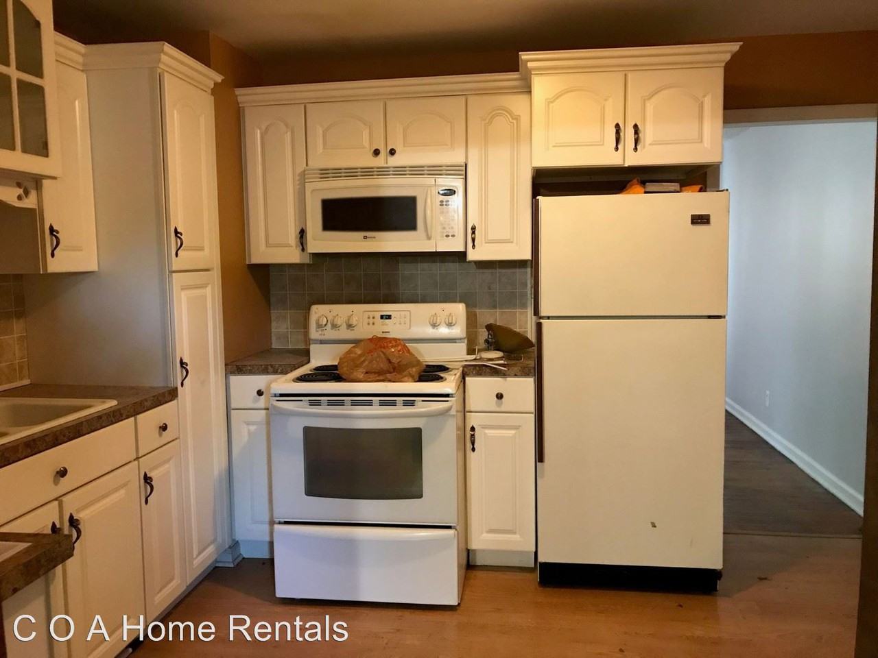 2542 S Mead St - Photo 3 of 10