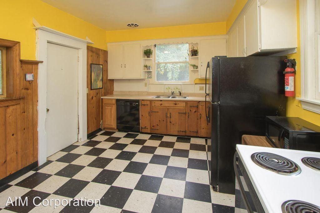 417 Woodward - Photo 2 of 5