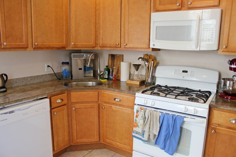 2441 E Oakdale St - Photo 3 of 18