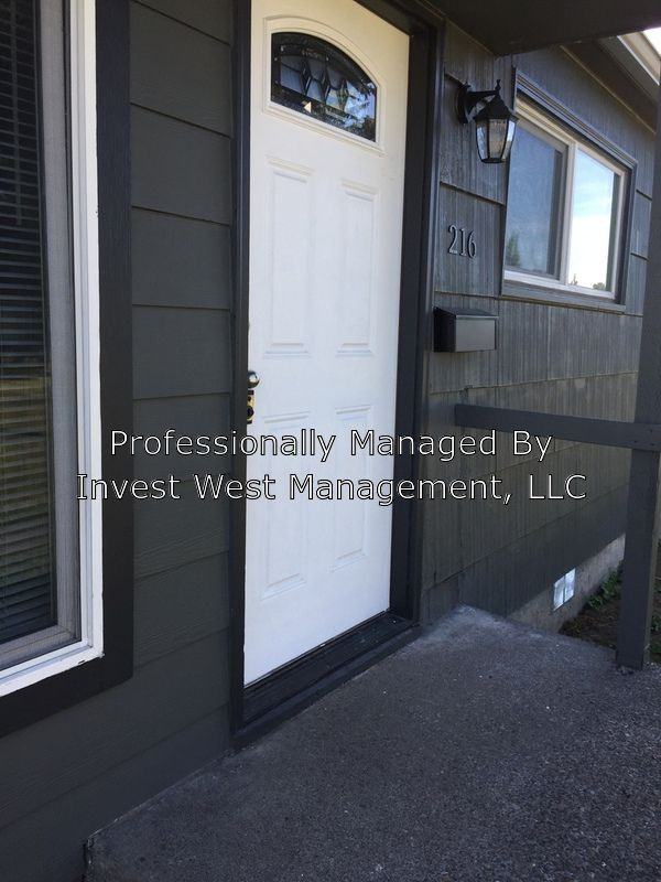 216 Cypress St - Photo 2 of 9