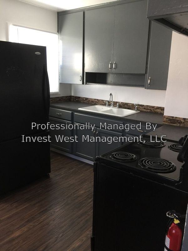 216 Cypress St - Photo 3 of 9