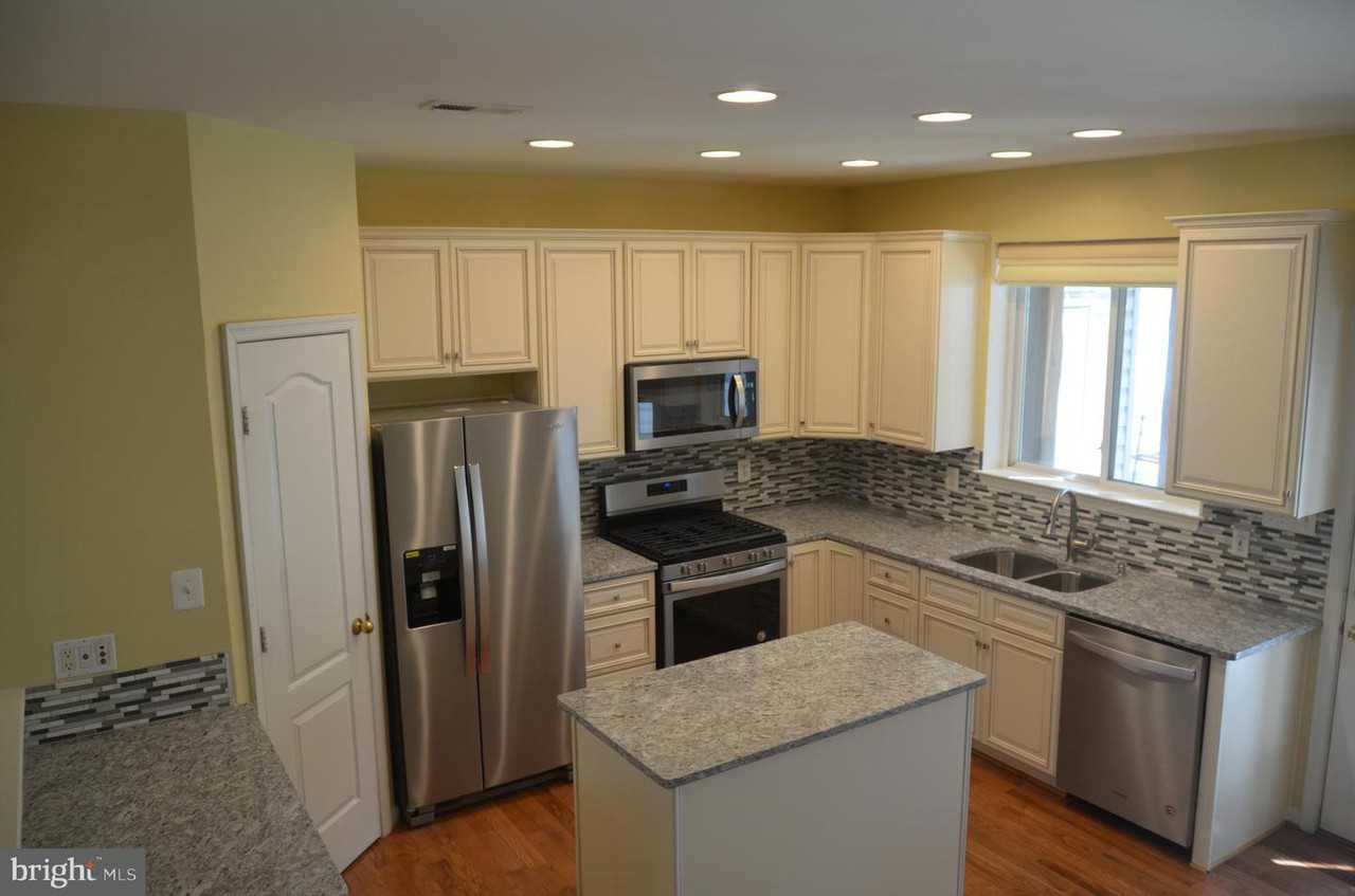 13097 Park Crescent Cir - Photo 3 of 39