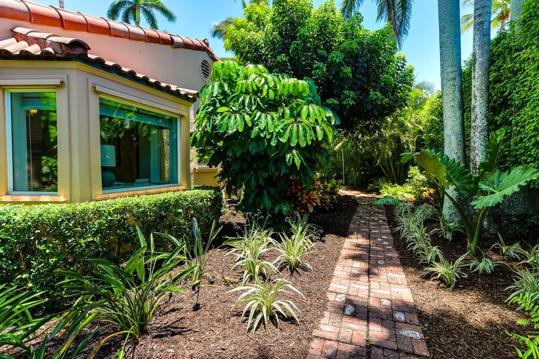 301 Brazilian Ave - Photo 3 of 15