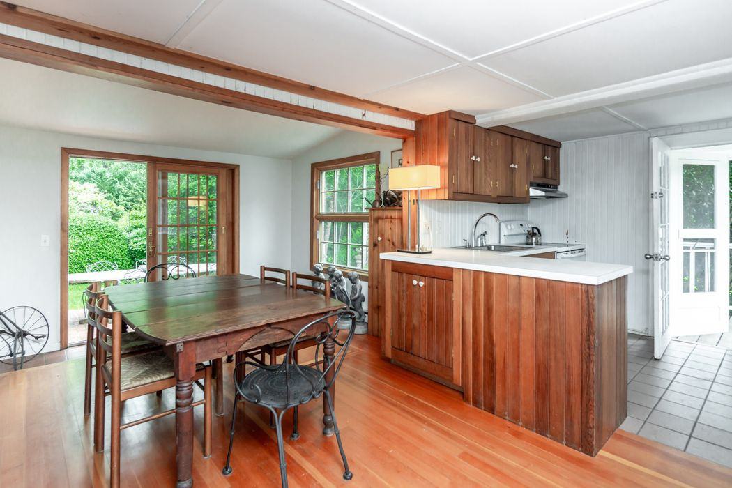 46 Oak Ln - Photo 2 of 22