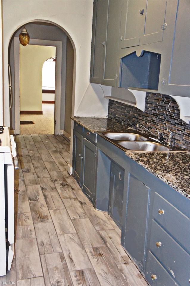 1117 N Youngs Blvd - Photo 2 of 10