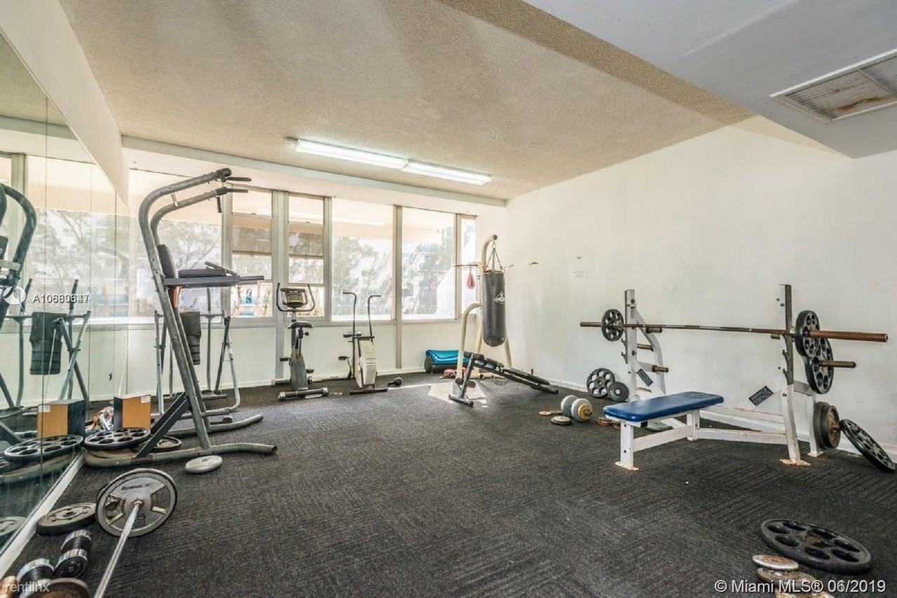 7545 E Treasure Dr - Photo 3 of 8