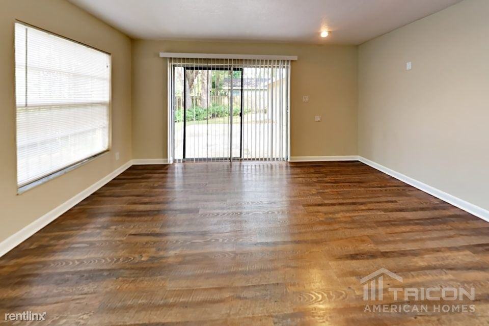14002 Capitol Drive - Photo 3 of 15