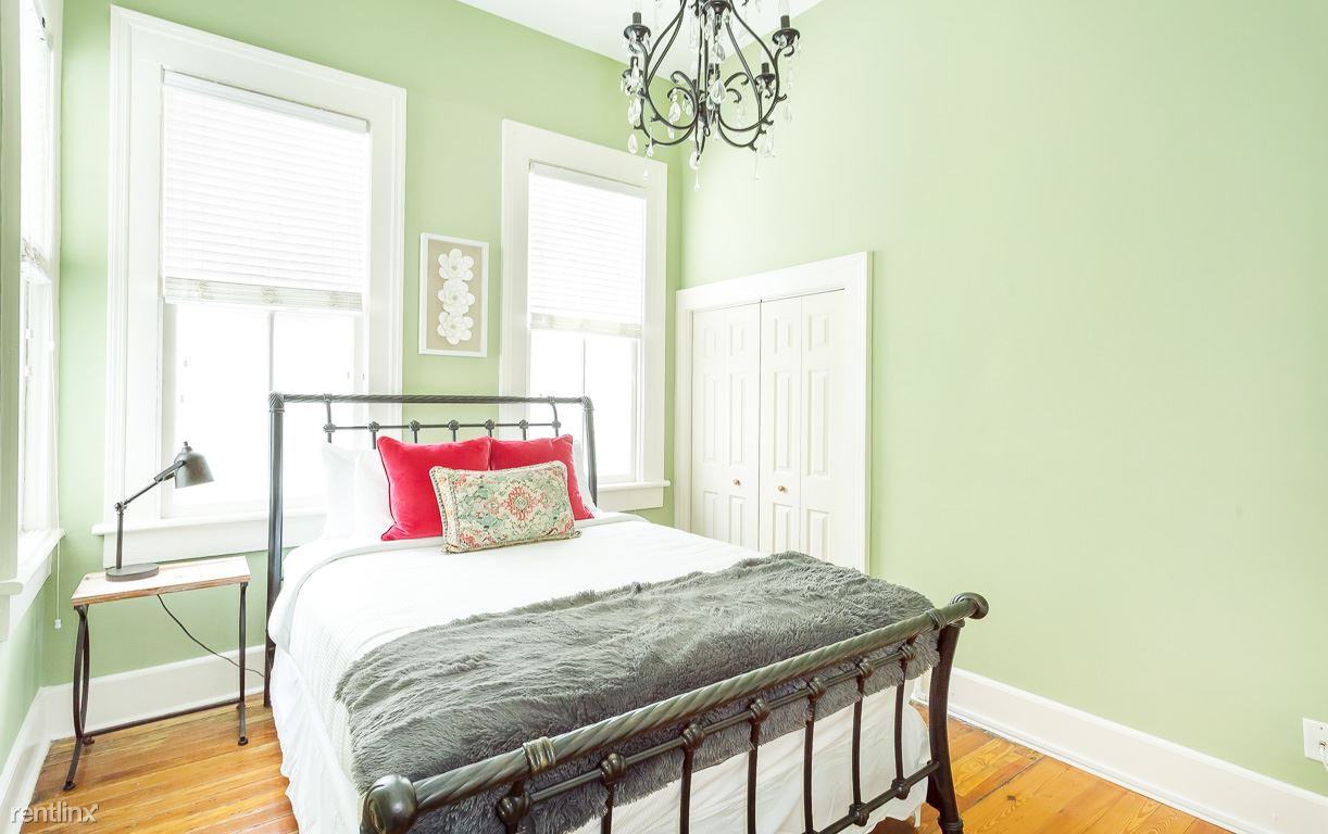 216 W Park Ave - Photo 2 of 9