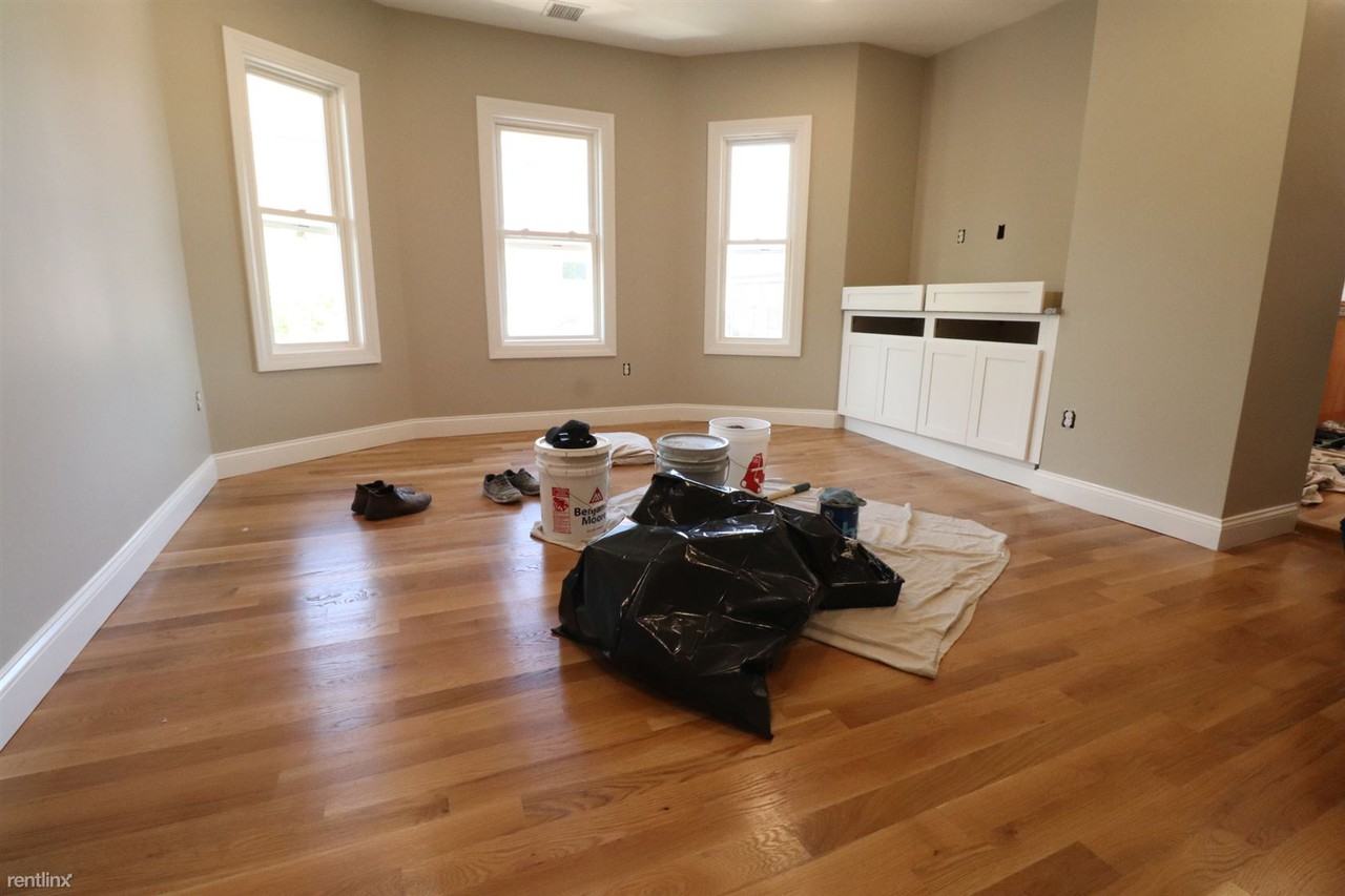 317 Main St - Photo 2 of 8