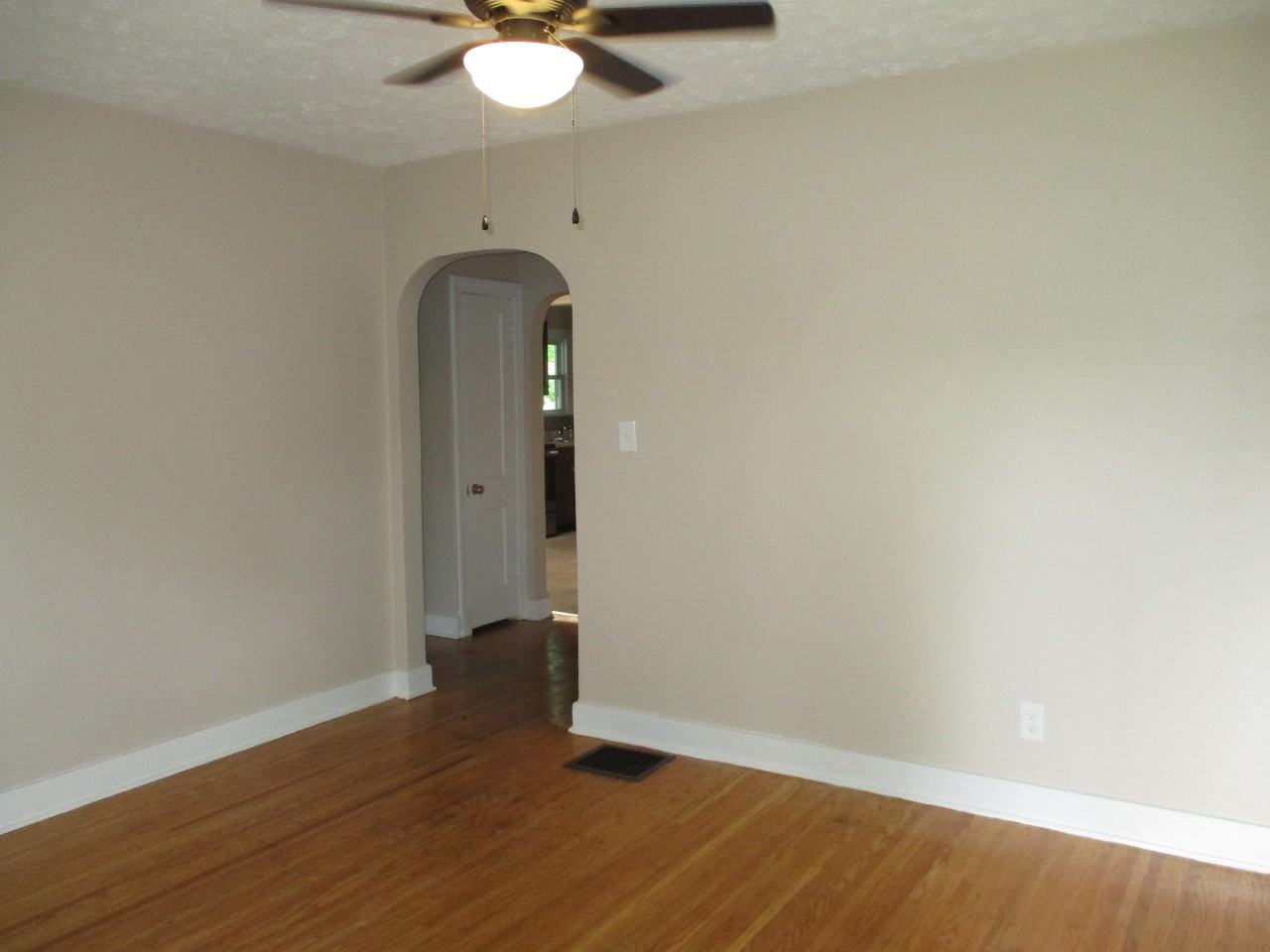 2608 Wyandotte Avenue - Photo 2 of 17