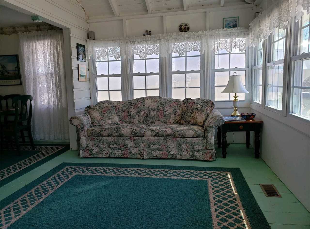 1535 Bay Ave - Photo 3 of 13