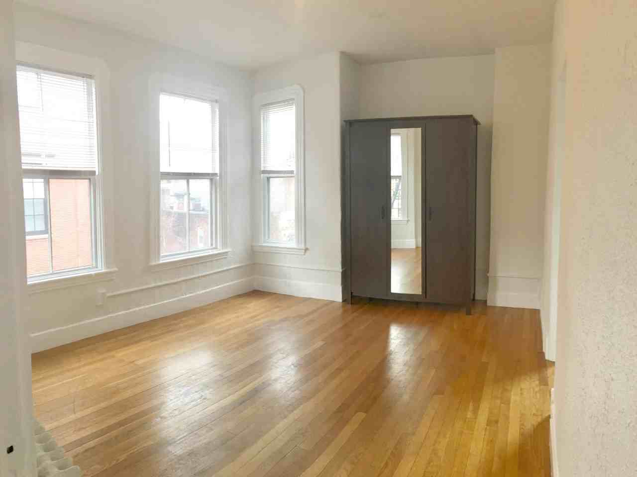 27 Anderson St #7