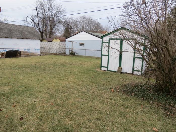 608 Raleigh Dr - Photo 3 of 18