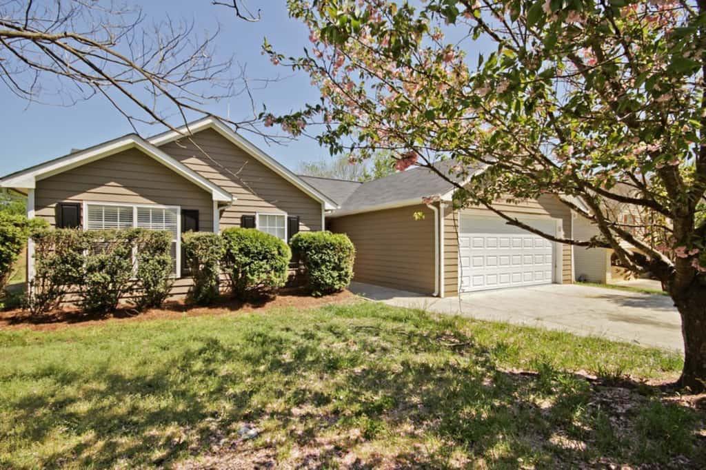 3511 Freeport Dr, Flowery Branch, GA 30542 3 Bedroom House ...