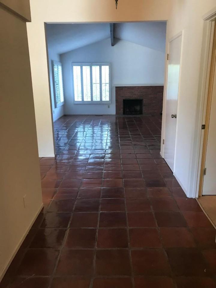 912 Theresa Ct - Photo 2 of 17