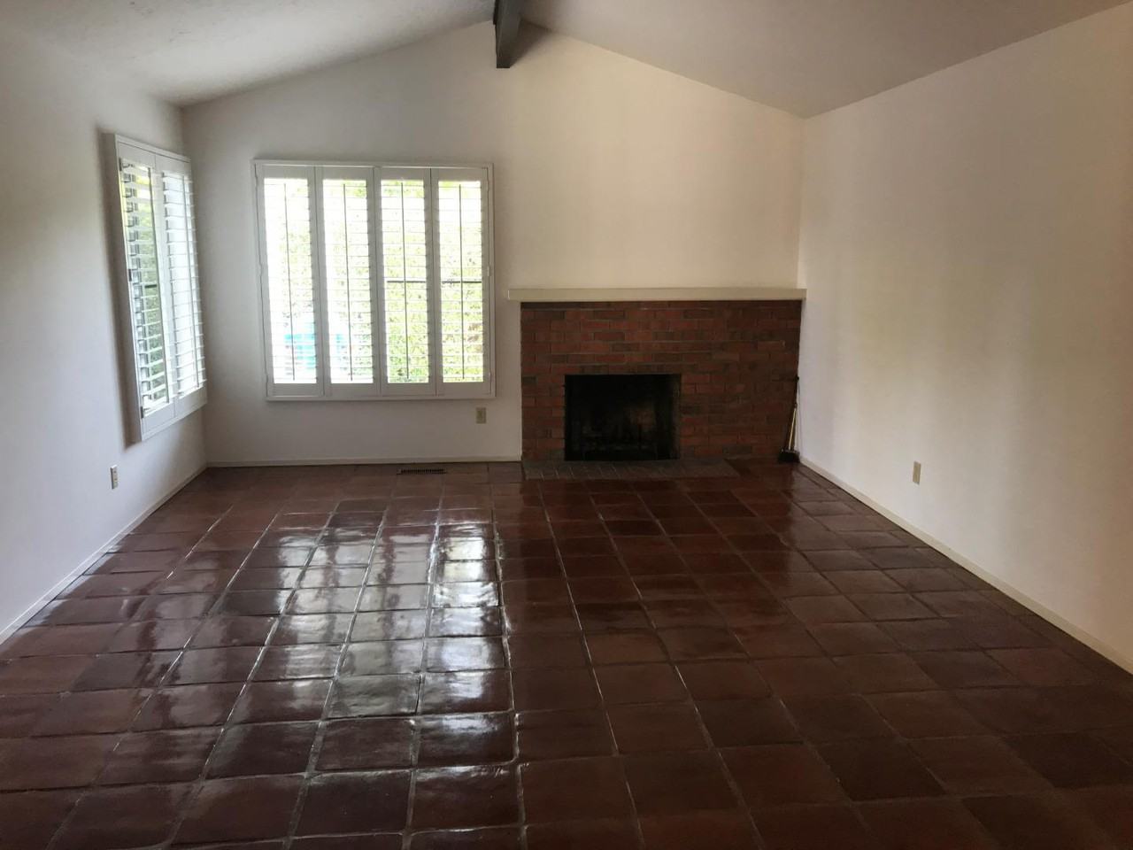 912 Theresa Ct - Photo 3 of 17