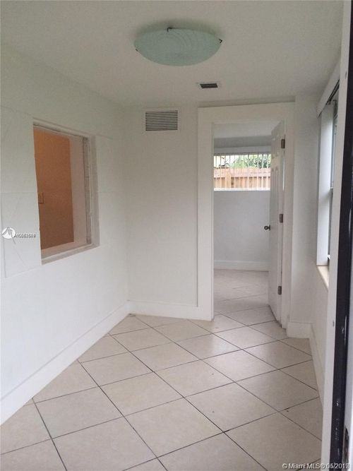 1474 NE 183rd St - Photo 2 of 8