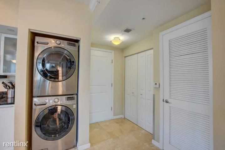 225 NE 1st St - Photo 3 of 22