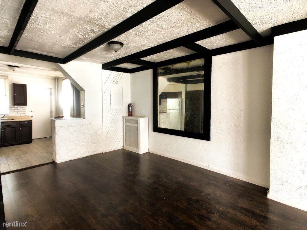 4929 N Franklin St - Photo 3 of 21