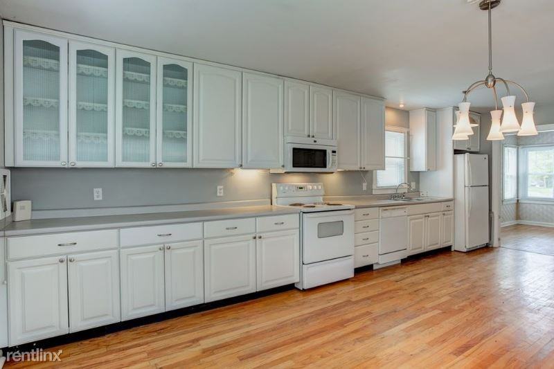 1306 Henning Ave - Photo 2 of 22