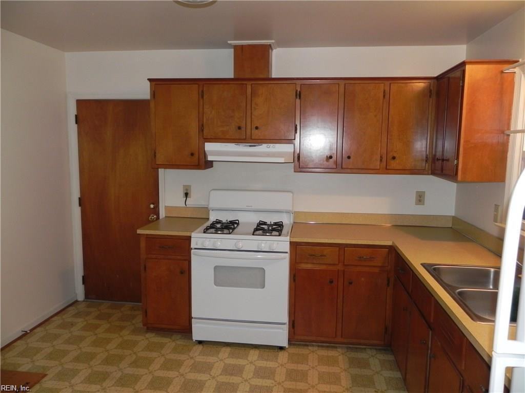 656 Hampton Ave - Photo 3 of 16