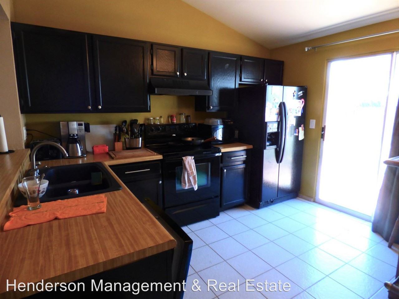 3201 Lymen St - Photo 3 of 21