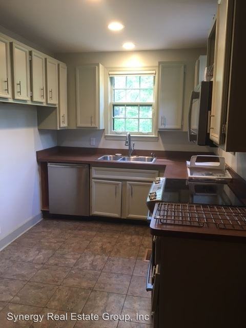 3910 Valley Rd - Photo 3 of 11