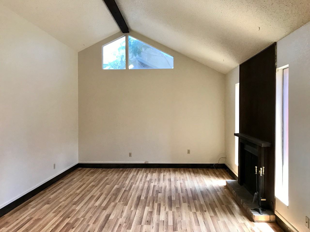 4237 Siesta Ln - Photo 2 of 20