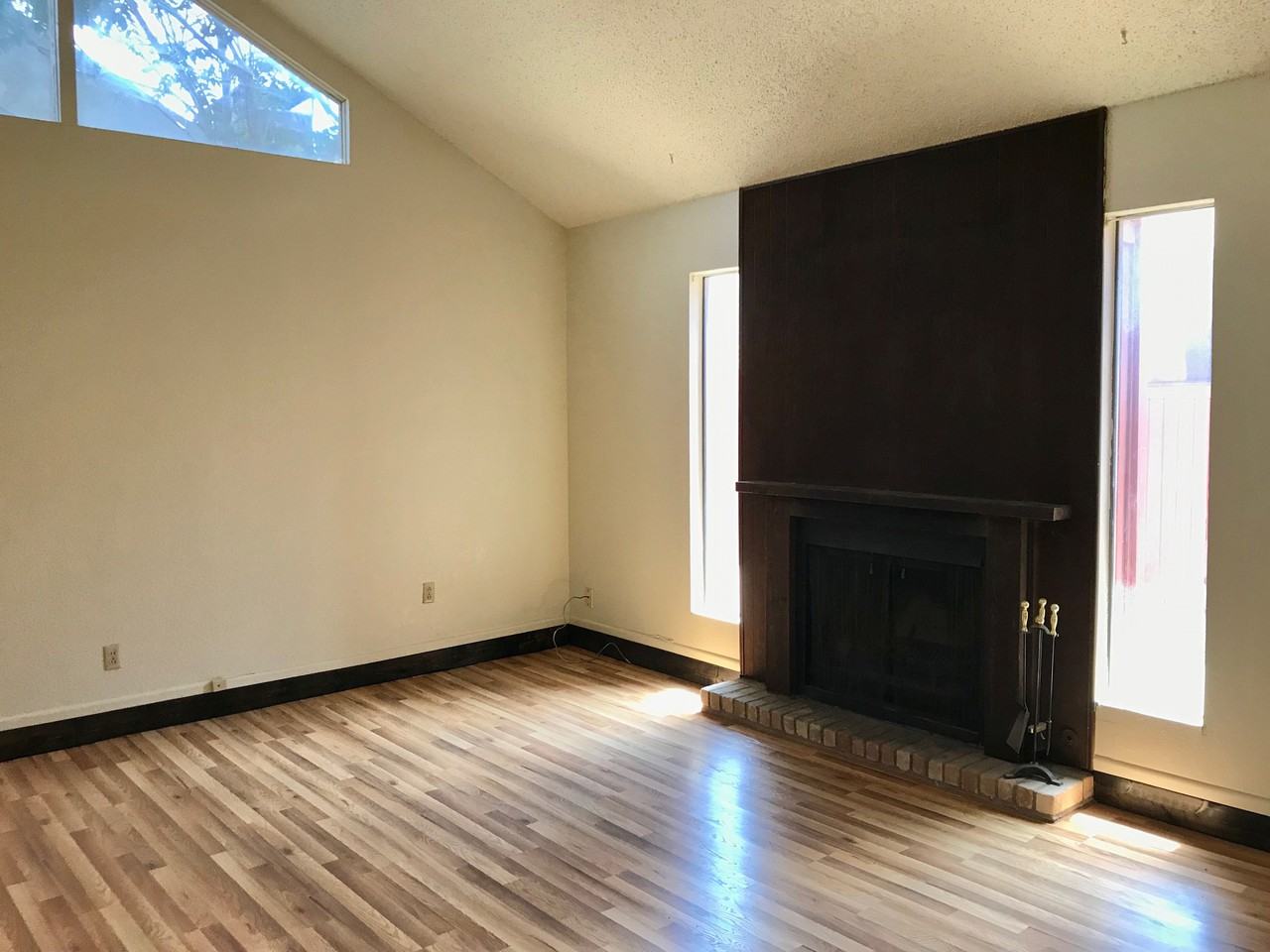 4237 Siesta Ln - Photo 3 of 20