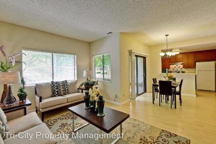 1423 Main Entrance Dr - Photo 2 of 7