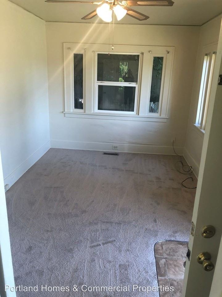 4035 SE Jefferson St - Photo 2 of 10