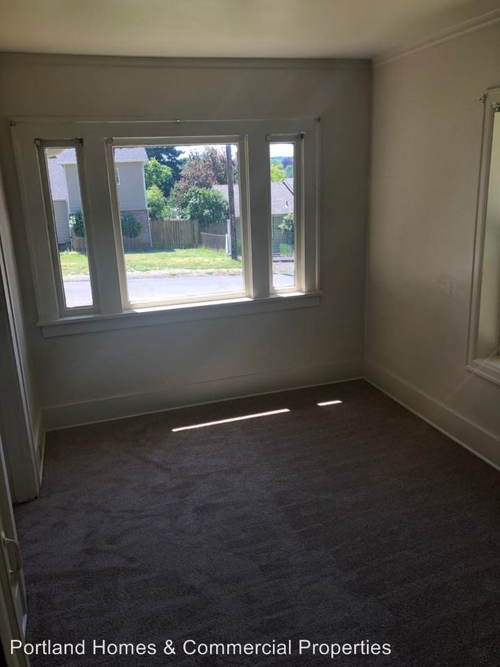 4035 SE Jefferson St - Photo 3 of 10