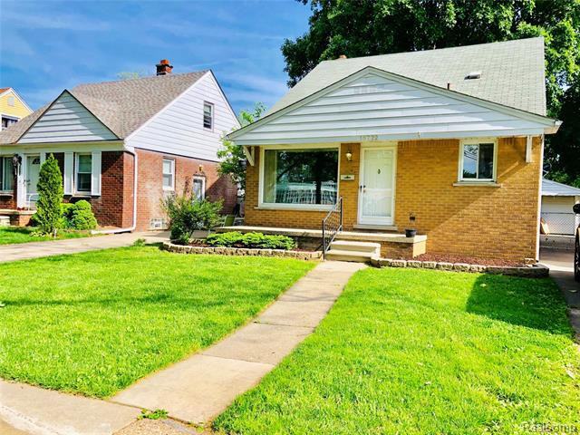18722 Carlysle St - Photo 2 of 31