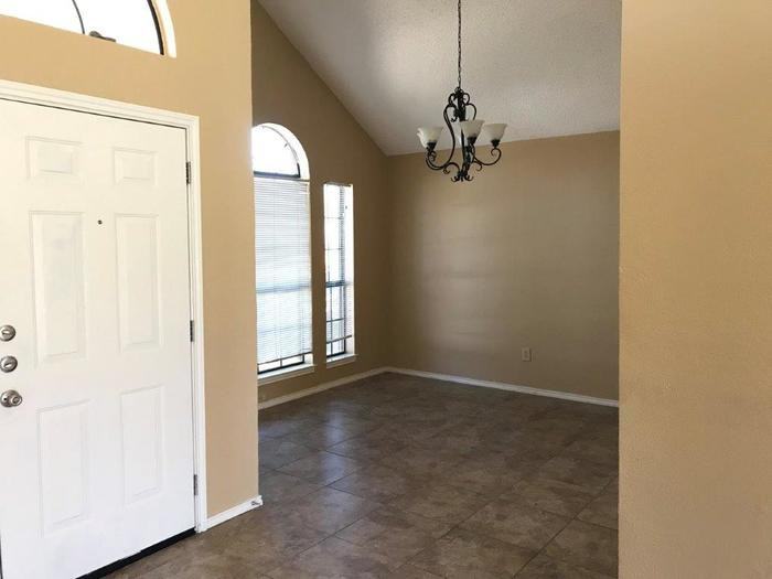 3416 Jonquil Ln - Photo 3 of 15