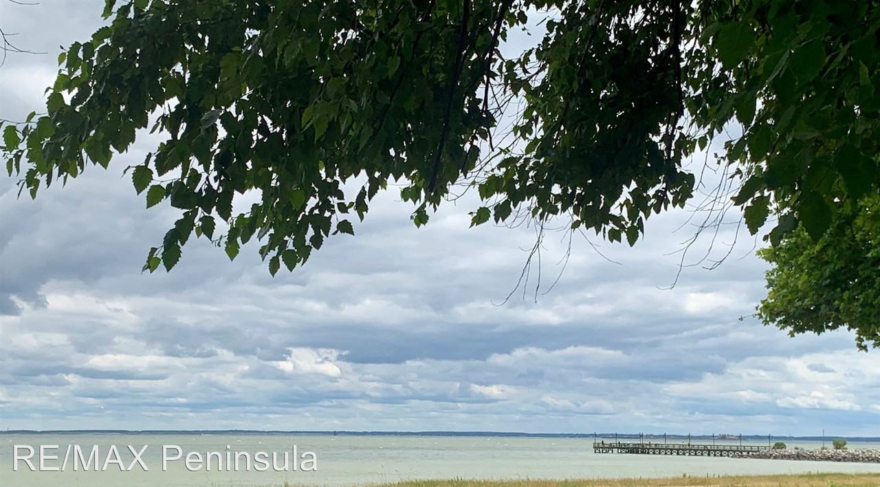 201 Chesapeake Ave - Photo 2 of 16