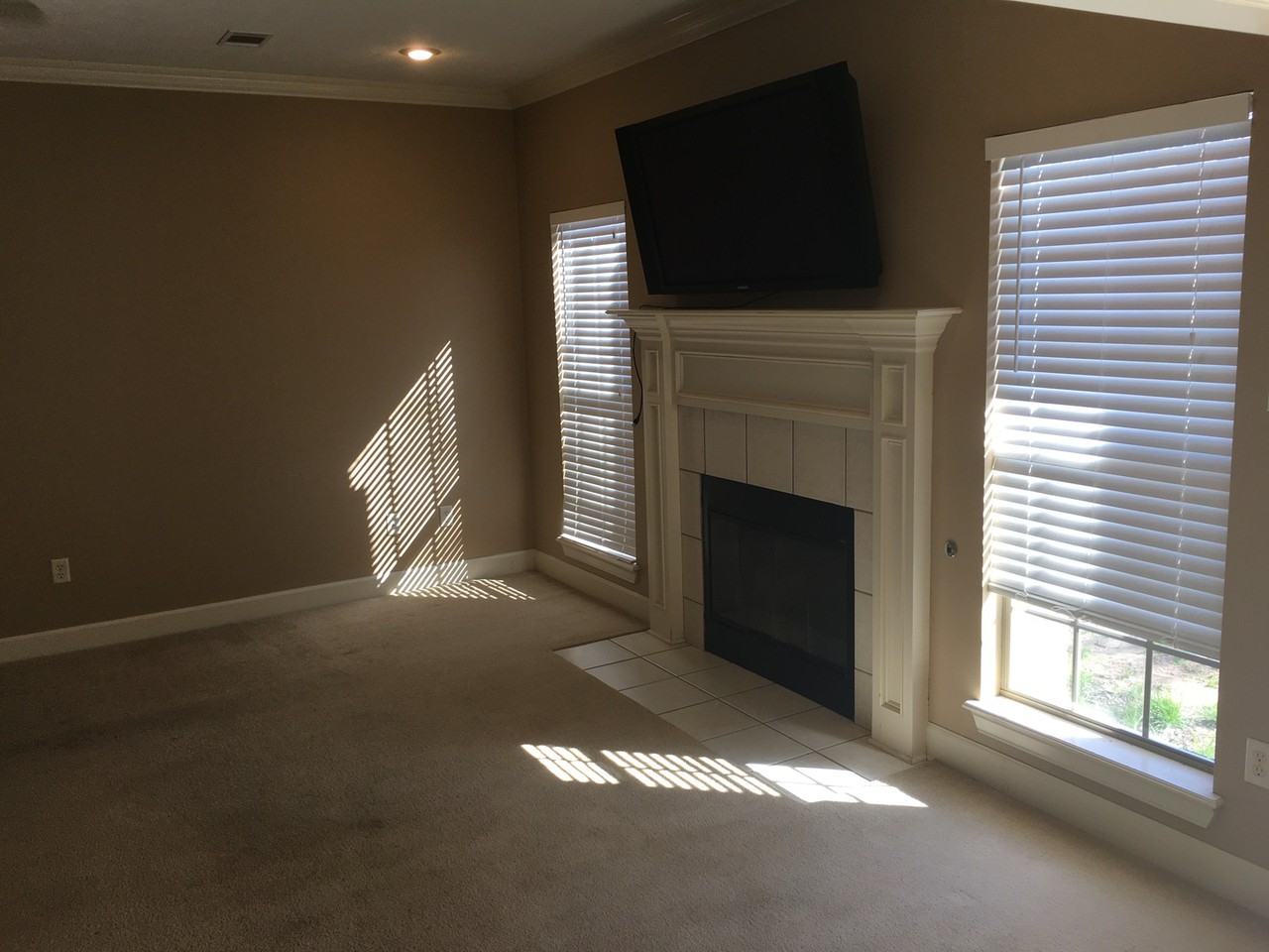 2745 Silver Crest Dr - Photo 4 of 10