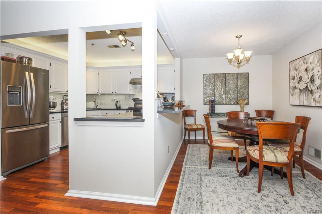 7 Huntington Cir - Photo 2 of 13