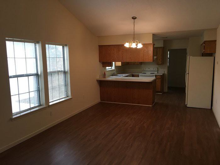 605 N Park St #605C - Photo 2 of 16