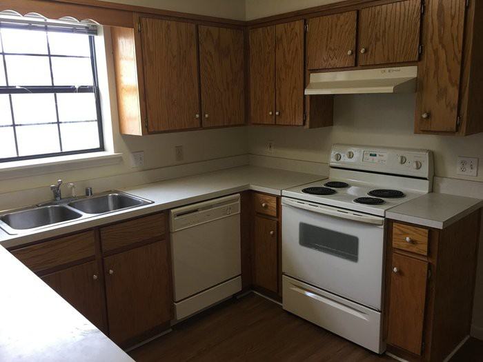 605 N Park St #605C - Photo 3 of 16
