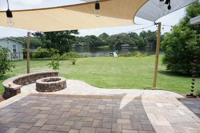 204 N Pinewood Ln - Photo 3 of 18