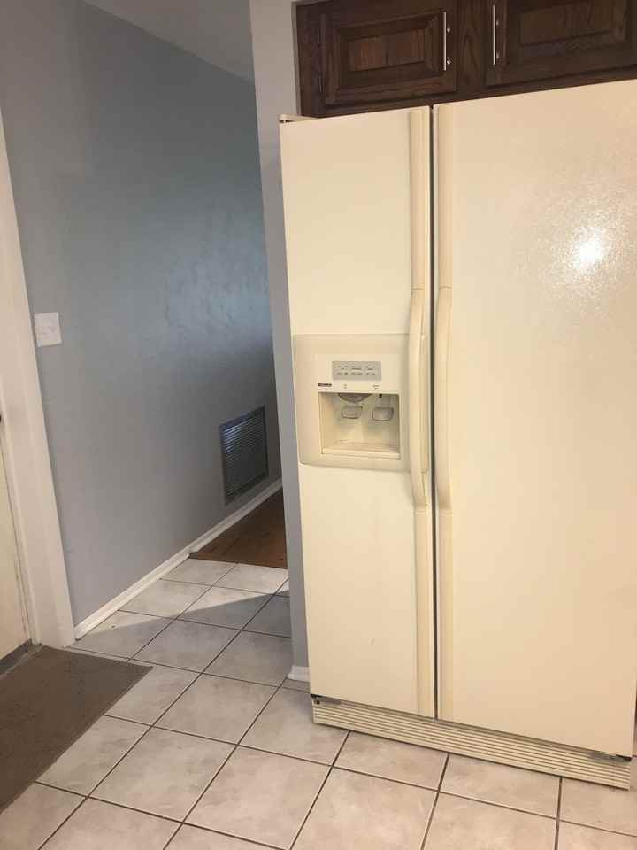 267 SE 5th St - Photo 3 of 33