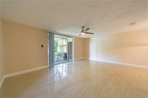 1343 Hampton Blvd - Photo 3 of 8