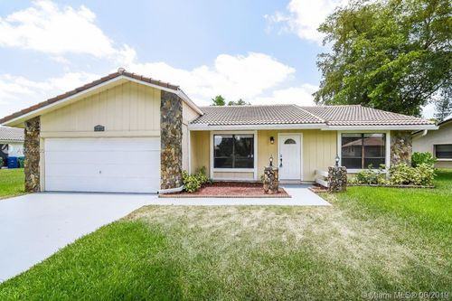 10937 NW 19th St - Photo 2 of 8